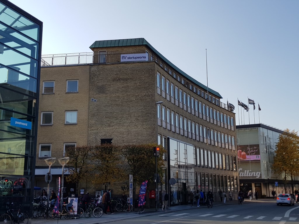 StartupWorks startede med at leje sig ind på Aalborghus Slot, men måtte flyttede til nye lokaler på Nytorv, da lejeaftalen udløb.