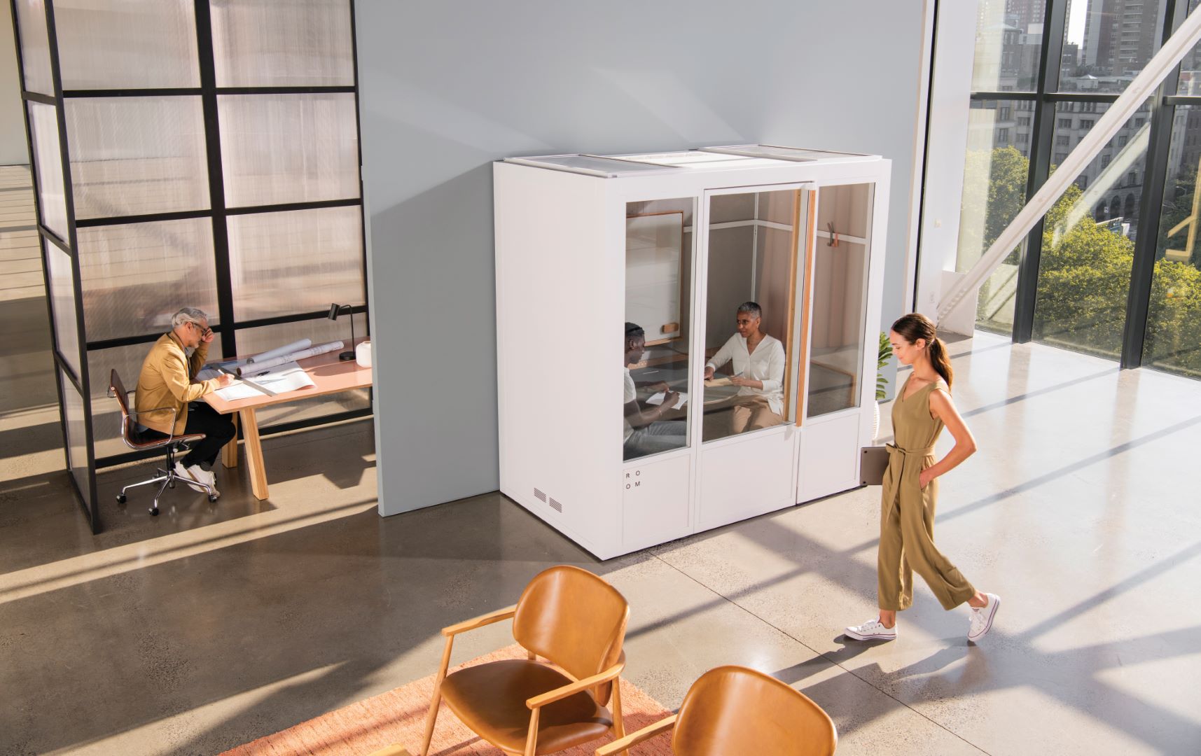 Samtidig med millioninvesteringen lanceret Room et nyt, modulært kontormøbel: Et mobilt, lydisoleret mødelokale.
