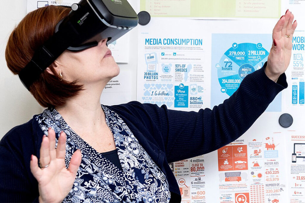 Nordjyske Medier vil blandt andet gerne lege med startups, som er interesserede i VR. Her ses Katja Bundgaard, der leder inkubator-projektet sammen med Mette Kjul.